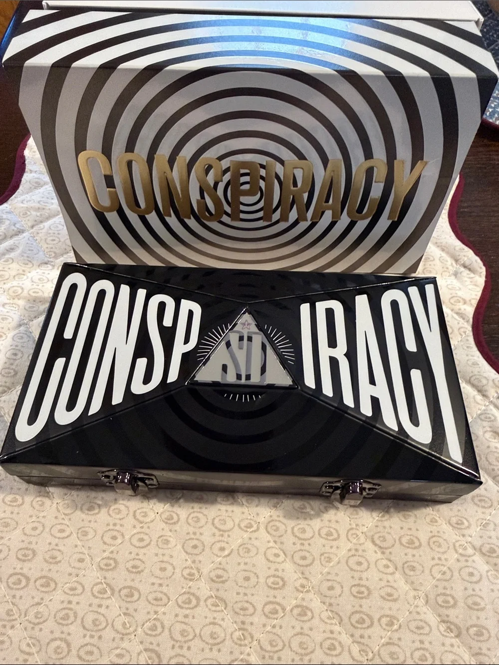 Conspiracy Eyeshadow Palette